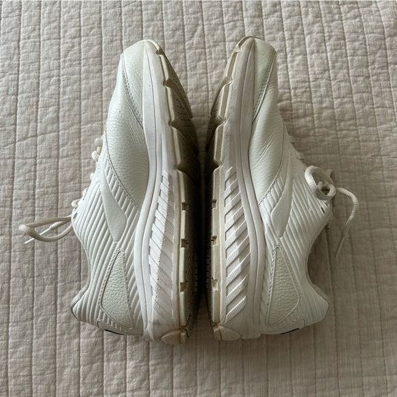 Brooks Addiction Walker 2 White Leather Walking Sneaker - Picture 2 of 6